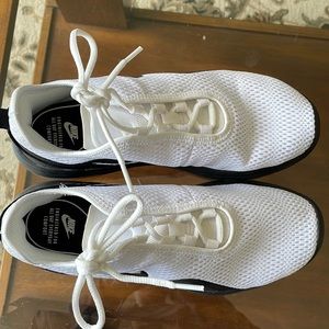 Women’s Nike Shoes - Never worn!